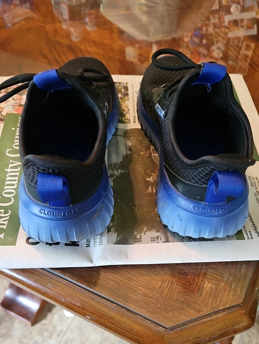 adidas Kids Black and Blue Lightweight Cloudfoam Sneakers Size 2